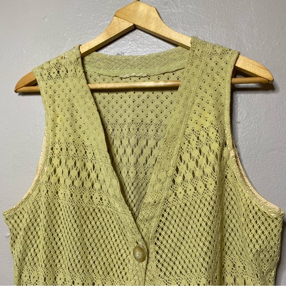 Vintage Green Crochet Knit Cropped Boho Whimsigoth Sweater Vest Size Medium - Picture 2 of 5